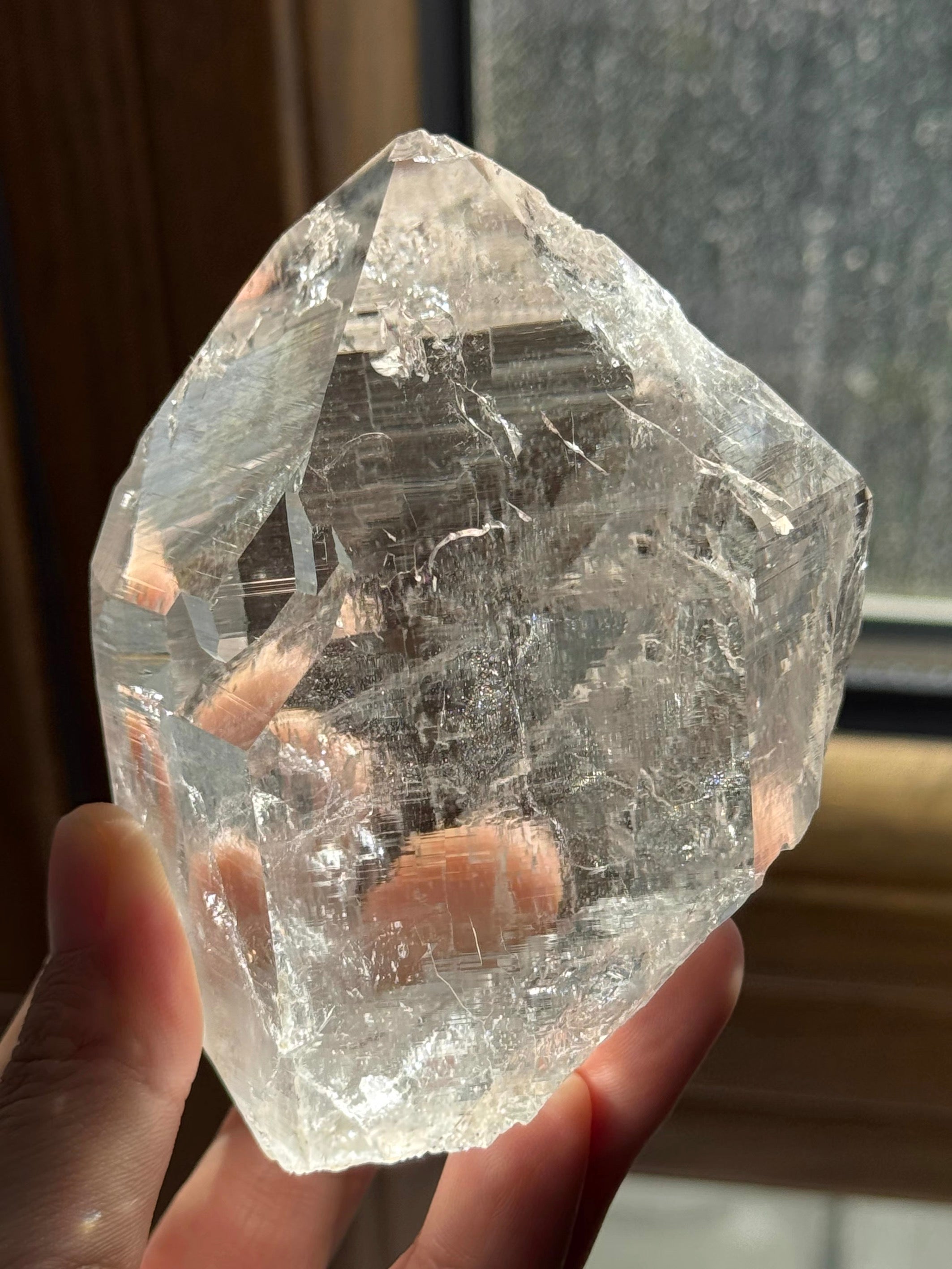 Clear Quartz Point Ornament with Polished Wooden Display Base, Transparent Crystal Tabletop Decor for Home & Office