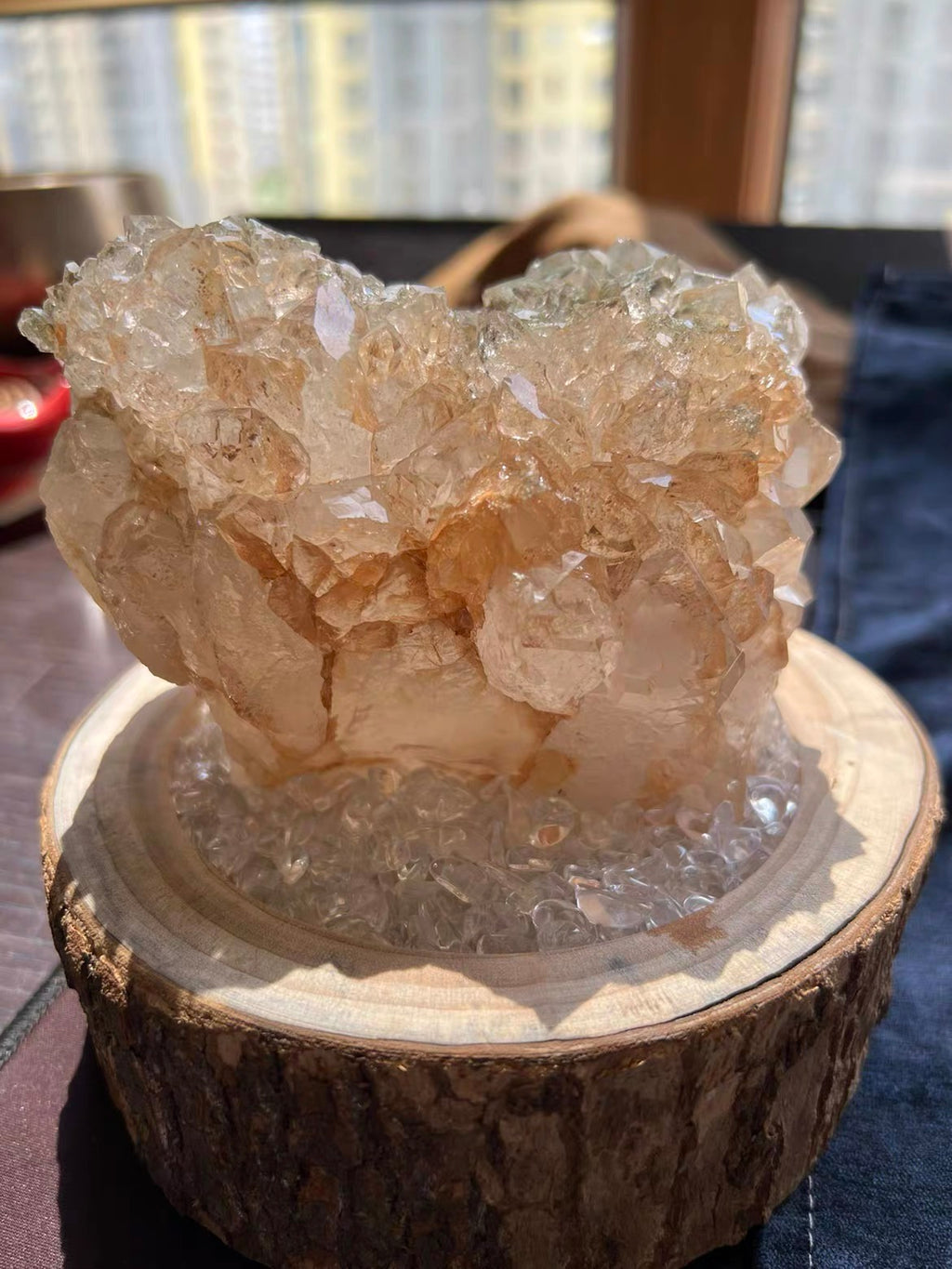 Clear Crystal Cluster Tabletop Decor with Raw Bark Wood Slab Base & Small Crystal Chips Fill, Living Room Display Ornament