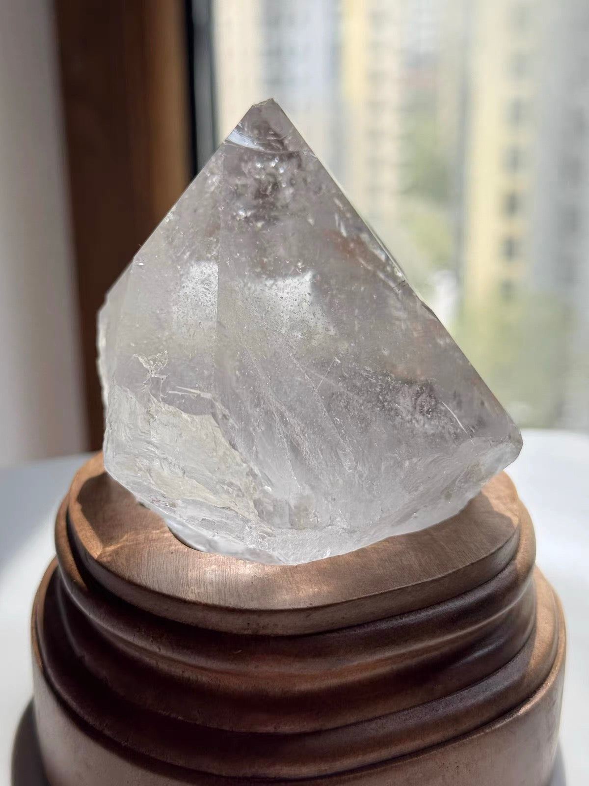 Large Pyramid Clear Crystal Specimen Ornament, Multi-Faceted Transparent Pyramid Crystal Tabletop Display Decor
