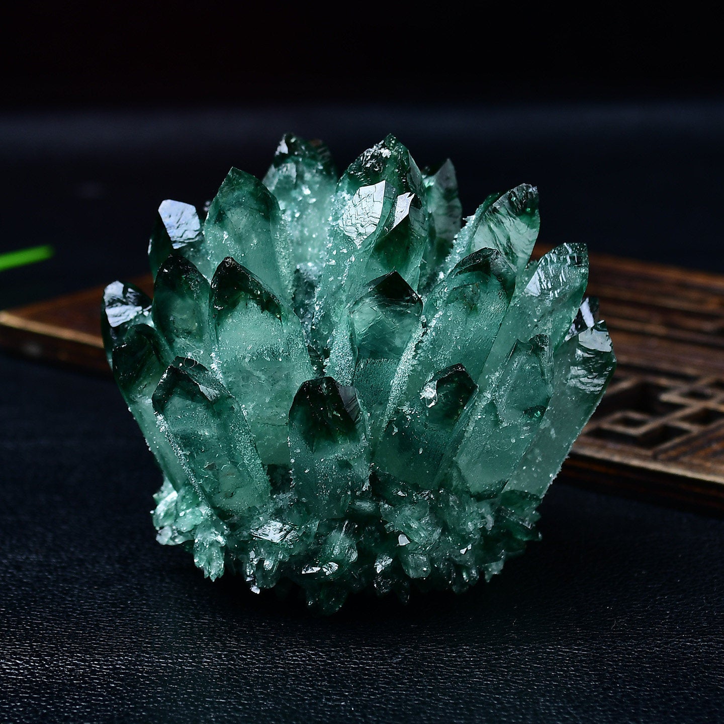 Green Quartz Crystal Cluster Specimen, Transparent Prism Crystal Geode Desk Decor Ornament