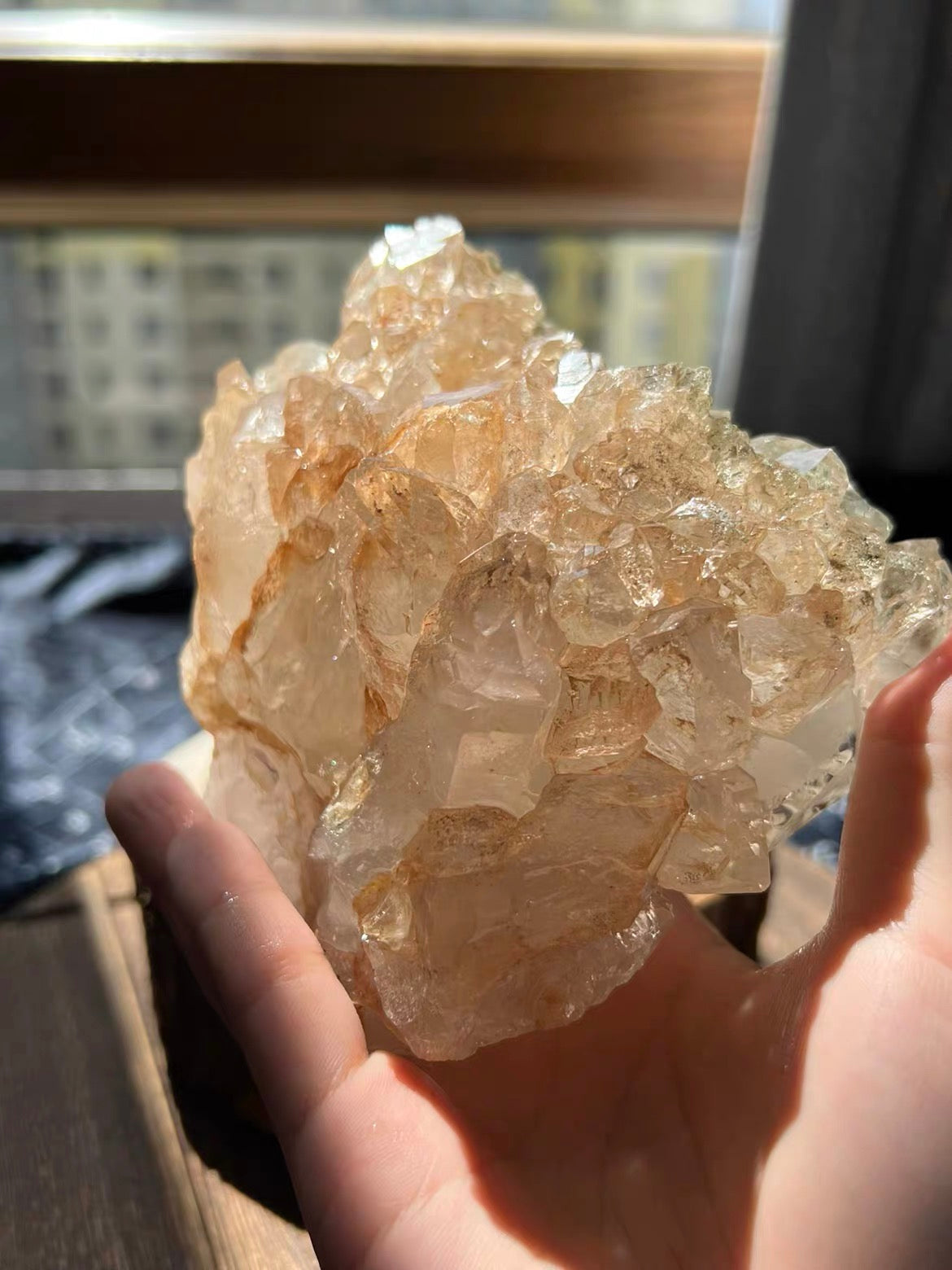 Clear Crystal Cluster Tabletop Decor with Raw Bark Wood Slab Base & Small Crystal Chips Fill, Living Room Display Ornament