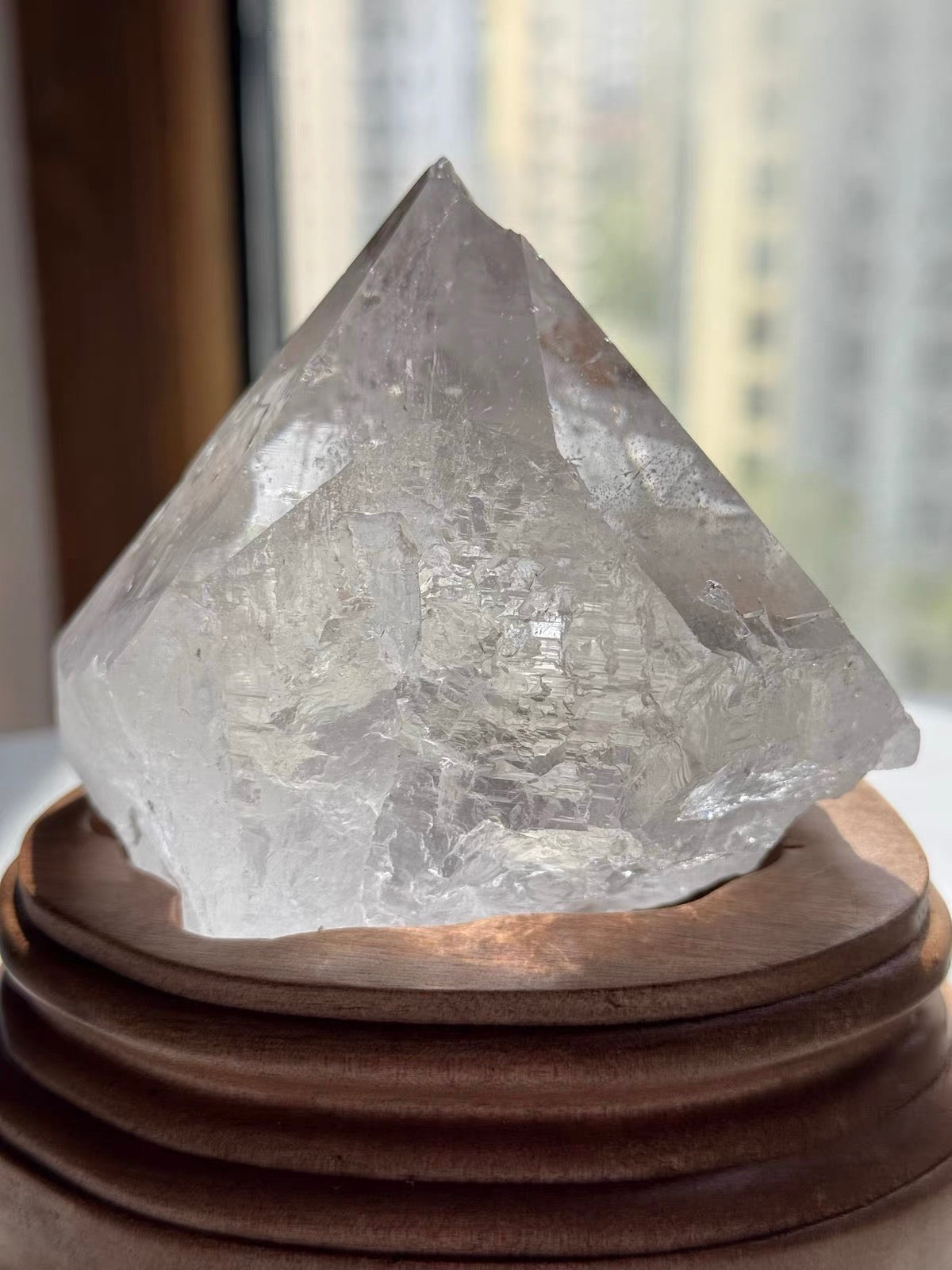 Large Pyramid Clear Crystal Specimen Ornament, Multi-Faceted Transparent Pyramid Crystal Tabletop Display Decor