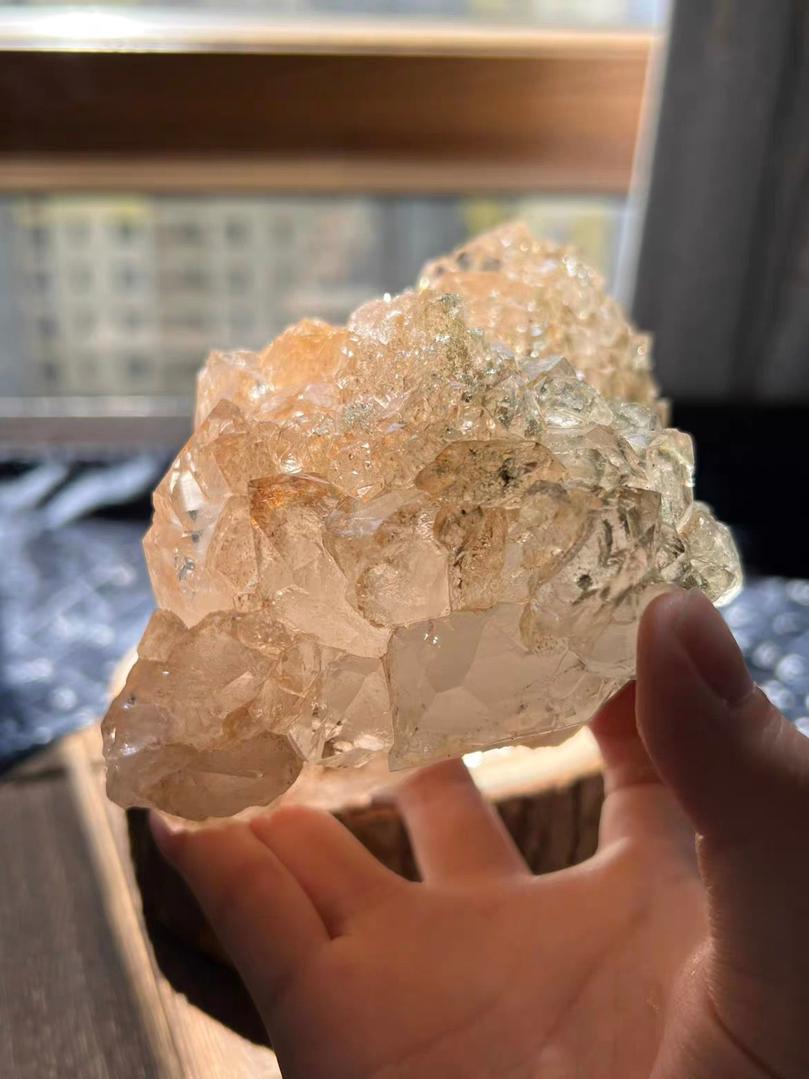 Clear Crystal Cluster Tabletop Decor with Raw Bark Wood Slab Base & Small Crystal Chips Fill, Living Room Display Ornament