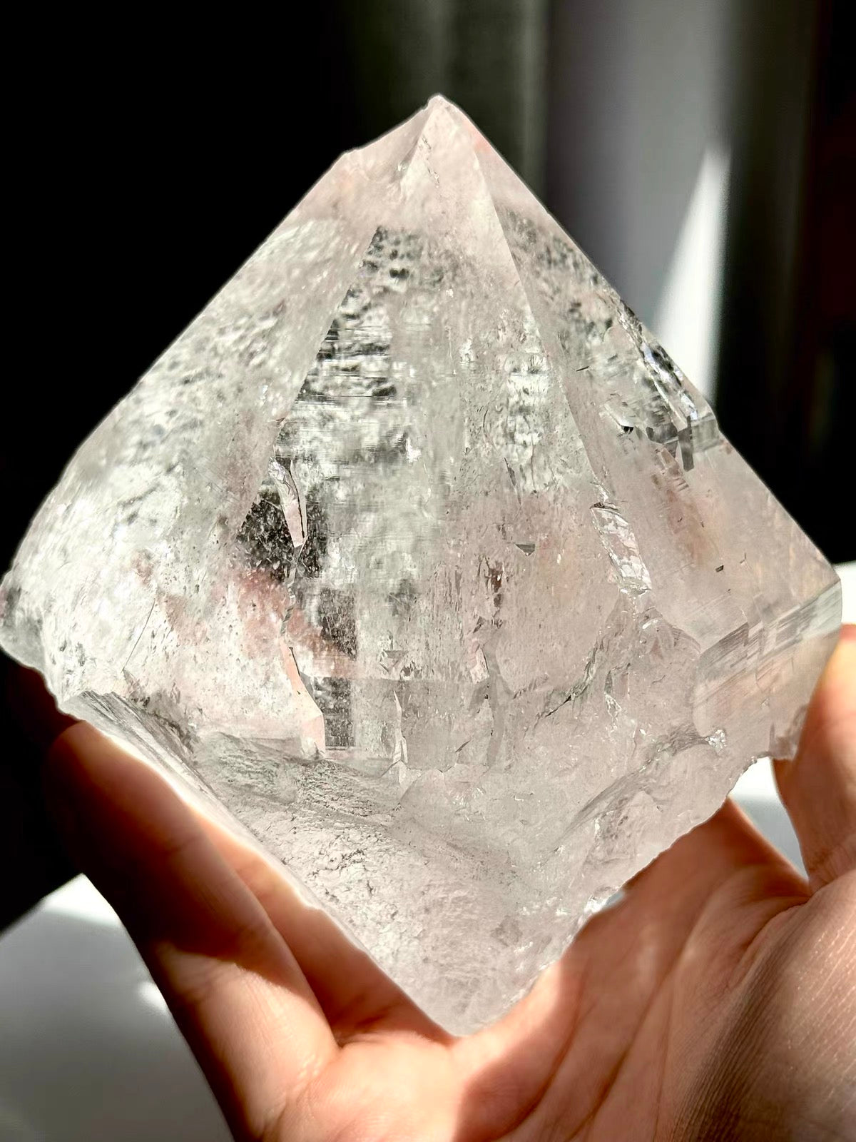 Large Pyramid Clear Crystal Specimen Ornament, Multi-Faceted Transparent Pyramid Crystal Tabletop Display Decor