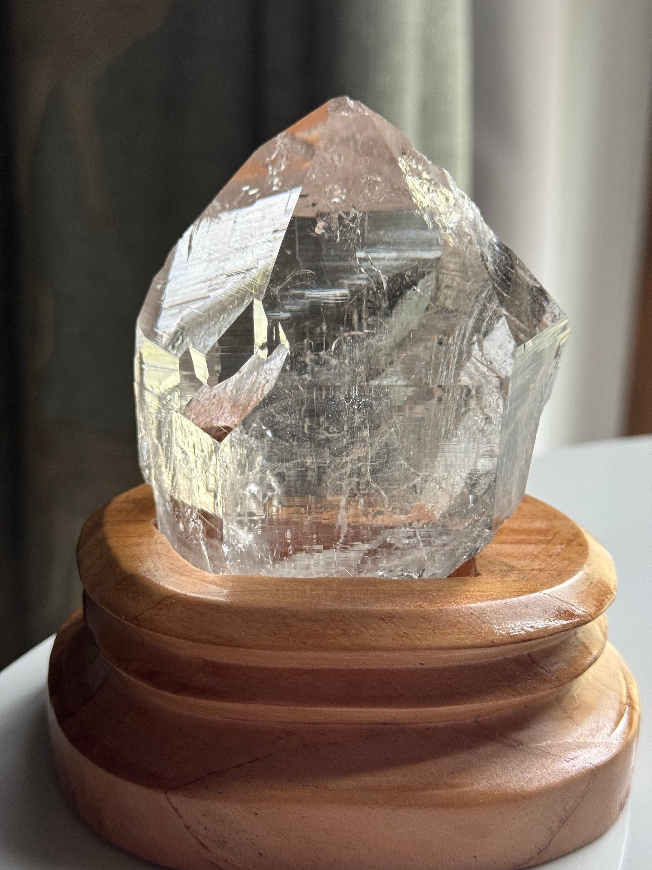 Clear Quartz Point Ornament with Polished Wooden Display Base, Transparent Crystal Tabletop Decor for Home & Office