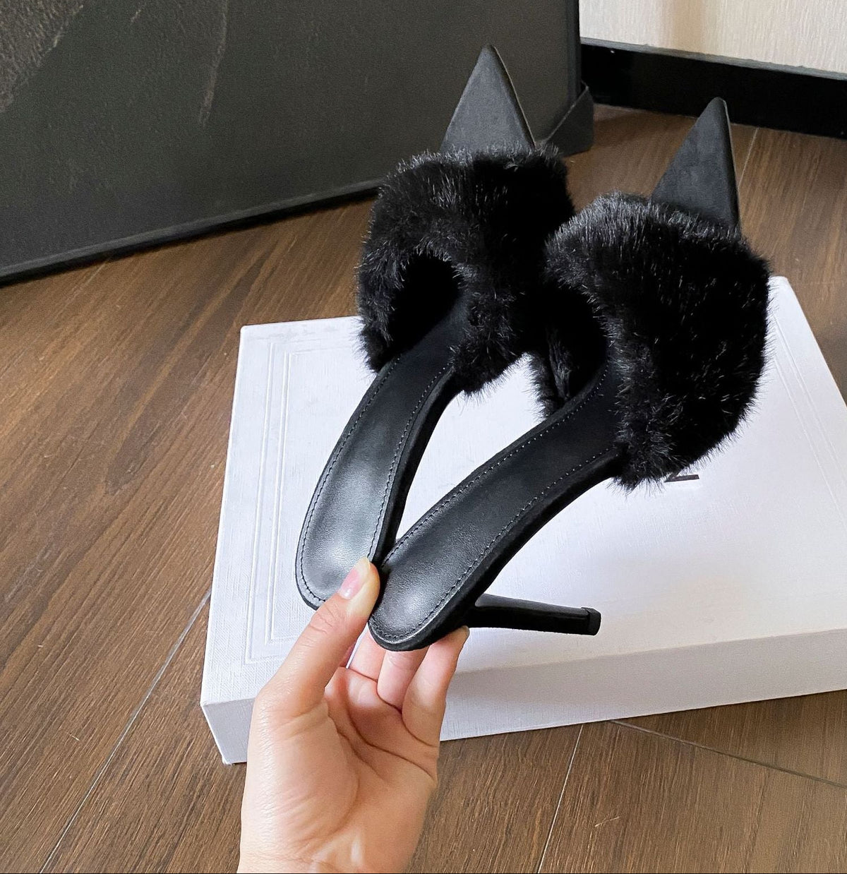 Women's Pointed Toe Faux Fur Stiletto Heel Mule Sandals, Fluffy One Band Slip On High Heel Dress Shoes, Nude Black Leopard Print Party Heels for Ladies
